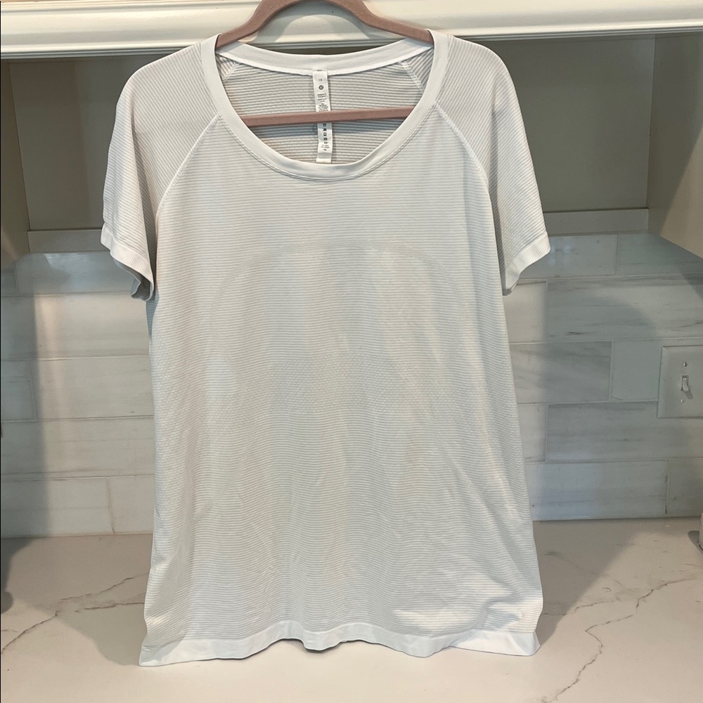 Lululemon Swiftly Tech Short Sleeve size 18 - Picture 3 of 14